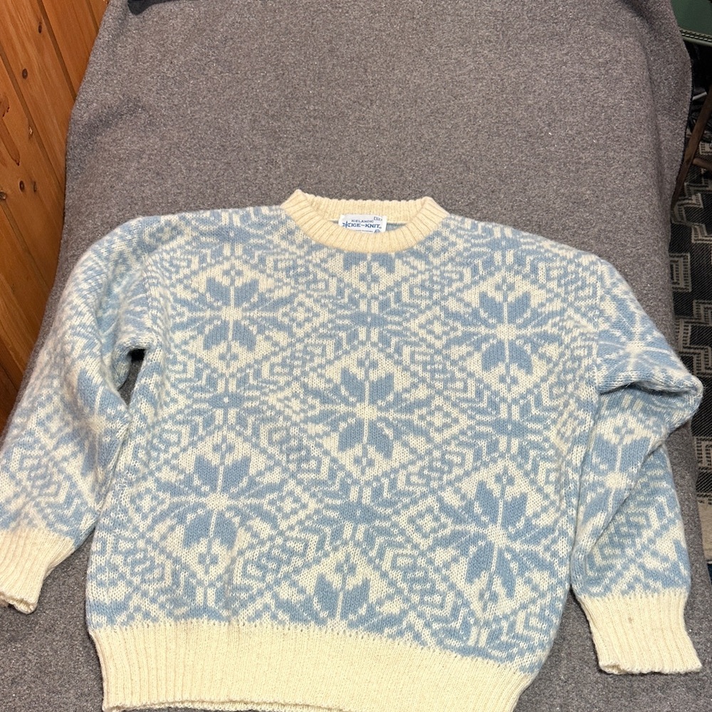 Vintage Snowflake Pattern Blue and Cream Sweater